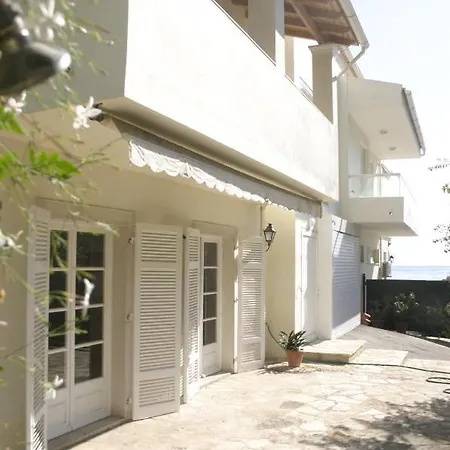 μονοκατοικια στη θαλασσα * Agios Ioannis Peristeron (Corfu)